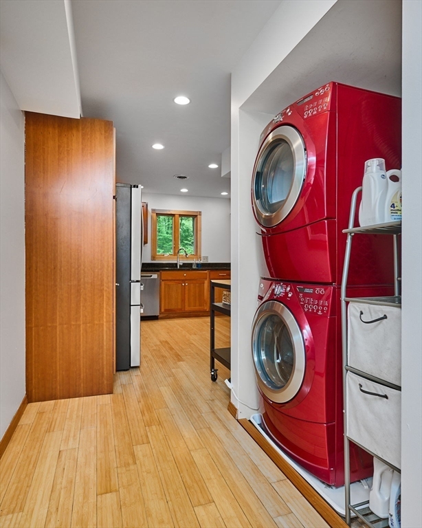 88 High Point Drive Amherst, MA 01002 - Photo 10 of 35 a view of living room washer and dryer