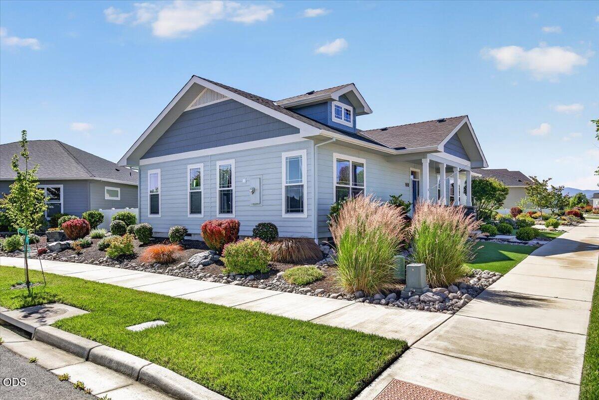 1618 River Run Street Central Point, OR 97502 - Photo 5 of 36