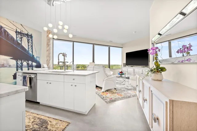 $220,000 | 5601 Smetana Drive, Unit 918, Minnetonka, MN 55343