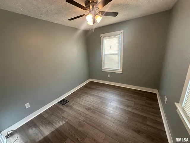 $975 | 1013 Mechanic Street, Pekin, IL 61554