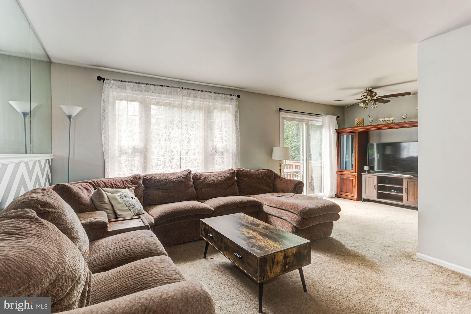 9957 Boyds Turn Road Owings, MD 20736 - Photo 4 of 32 Living Room