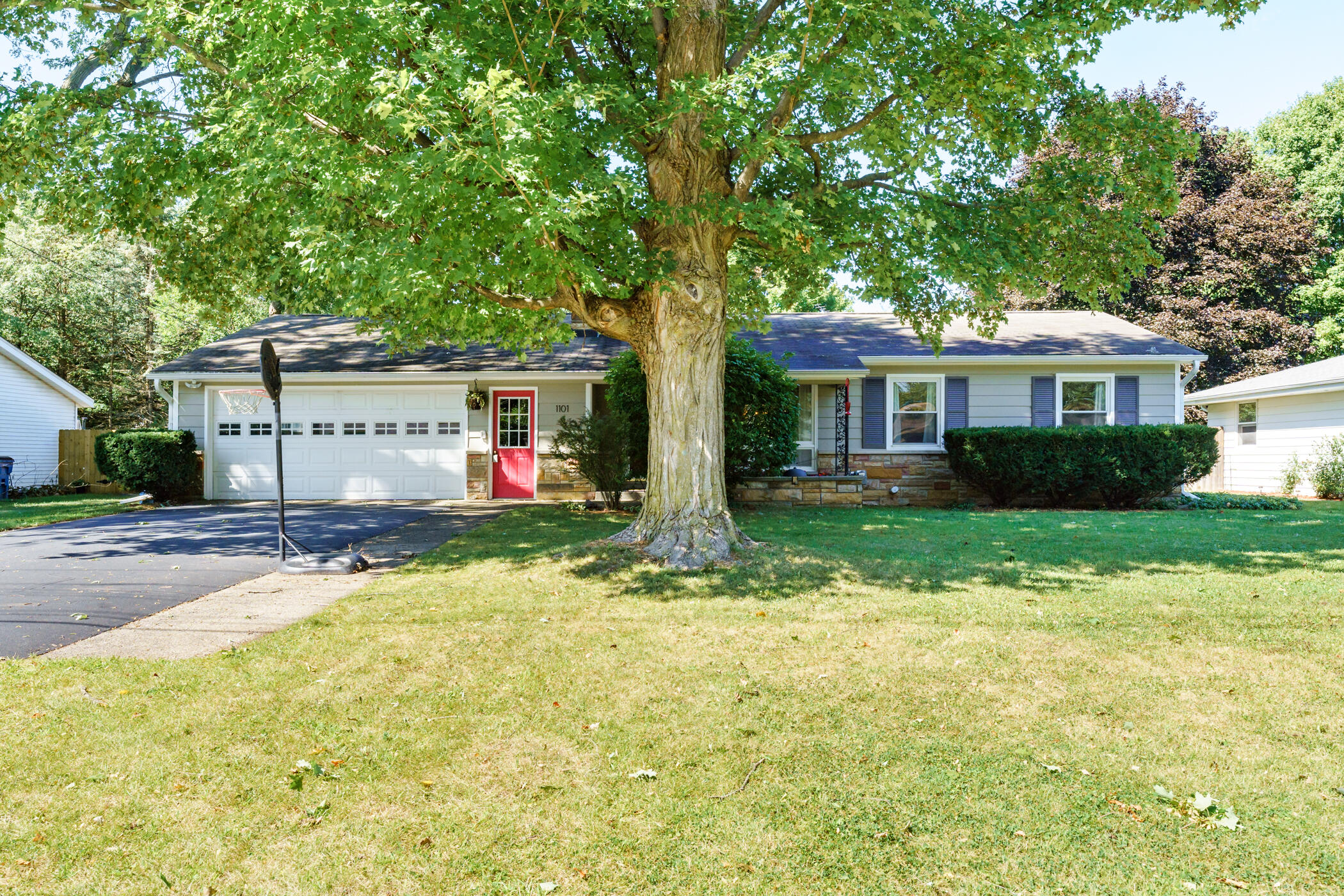 Piccadilly_Rd_1101_Kalamazoo_49006-1