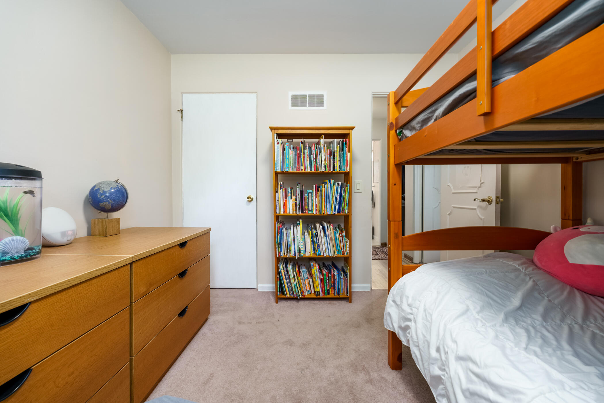 1101 Piccadilly Road Kalamazoo, MI 49006 - Photo 20 of 32 Piccadilly_Rd_1101_Kalamazoo_49006-14