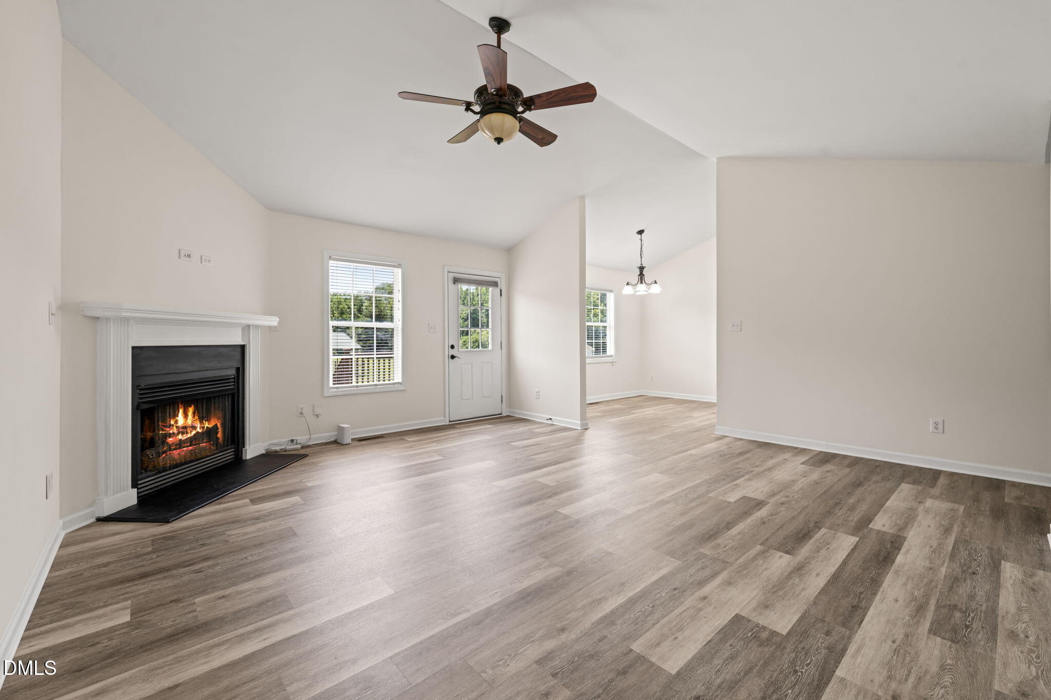 842 Campground Road Selma, NC 27576 - Photo 10 of 36 Living room (3)
