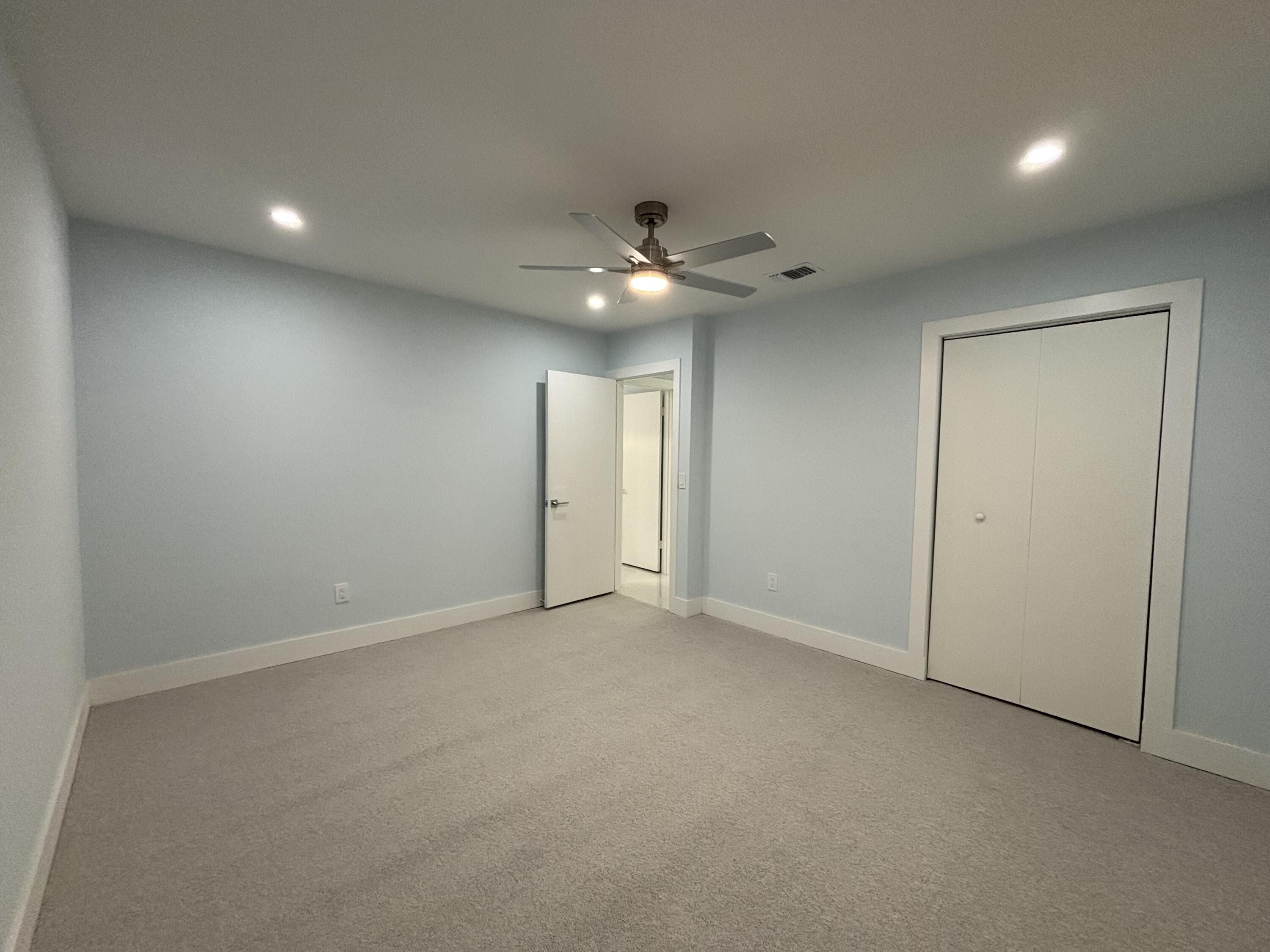 9266 Vista Del Lago, Unit 25H Boca Raton, FL 33428 - Photo 29 of 38 an empty room with fan and a ceiling fan
