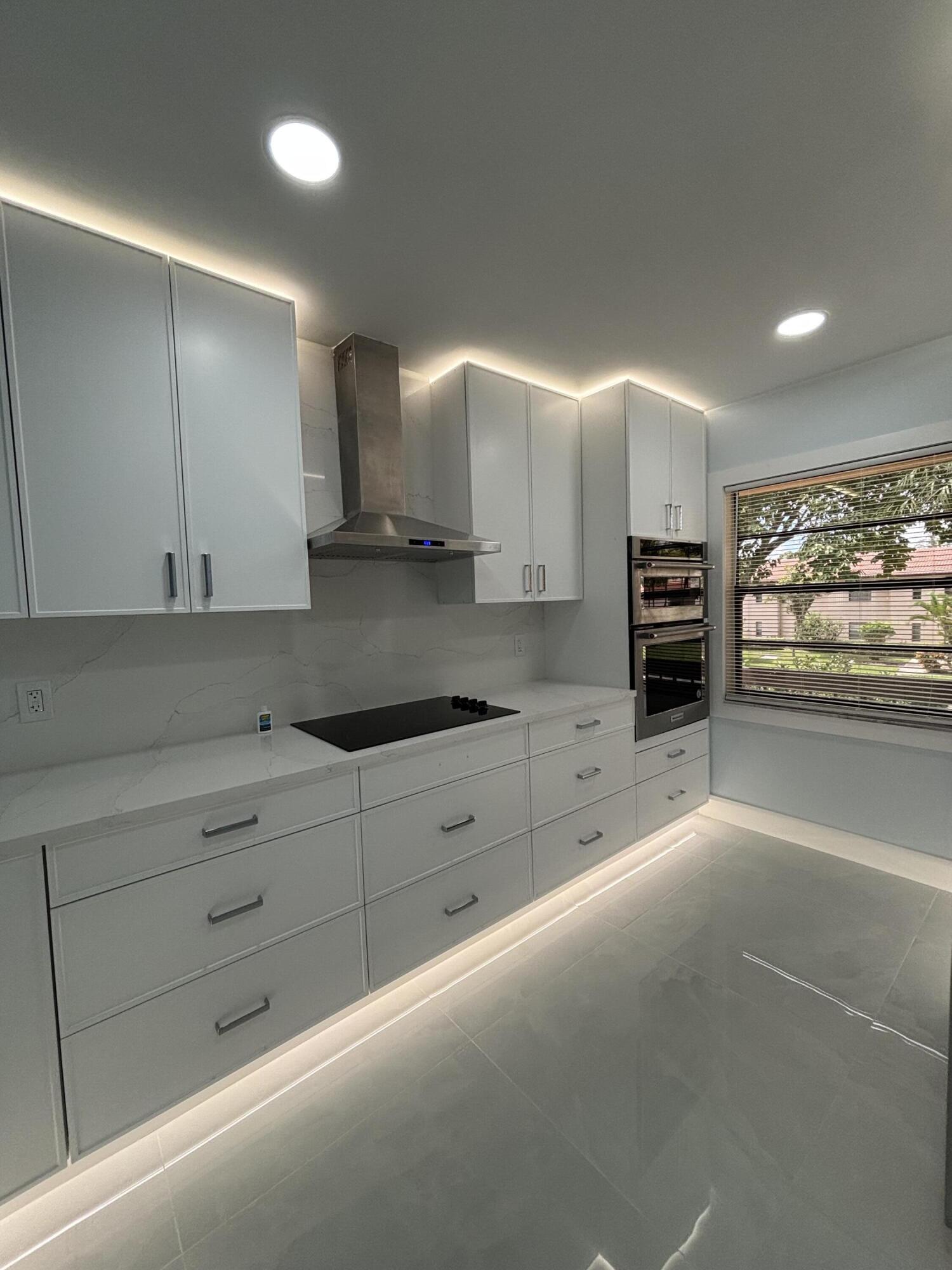 9266 Vista Del Lago, Unit 25H Boca Raton, FL 33428 - Photo 3 of 38 a view of a kitchen with electric appliances