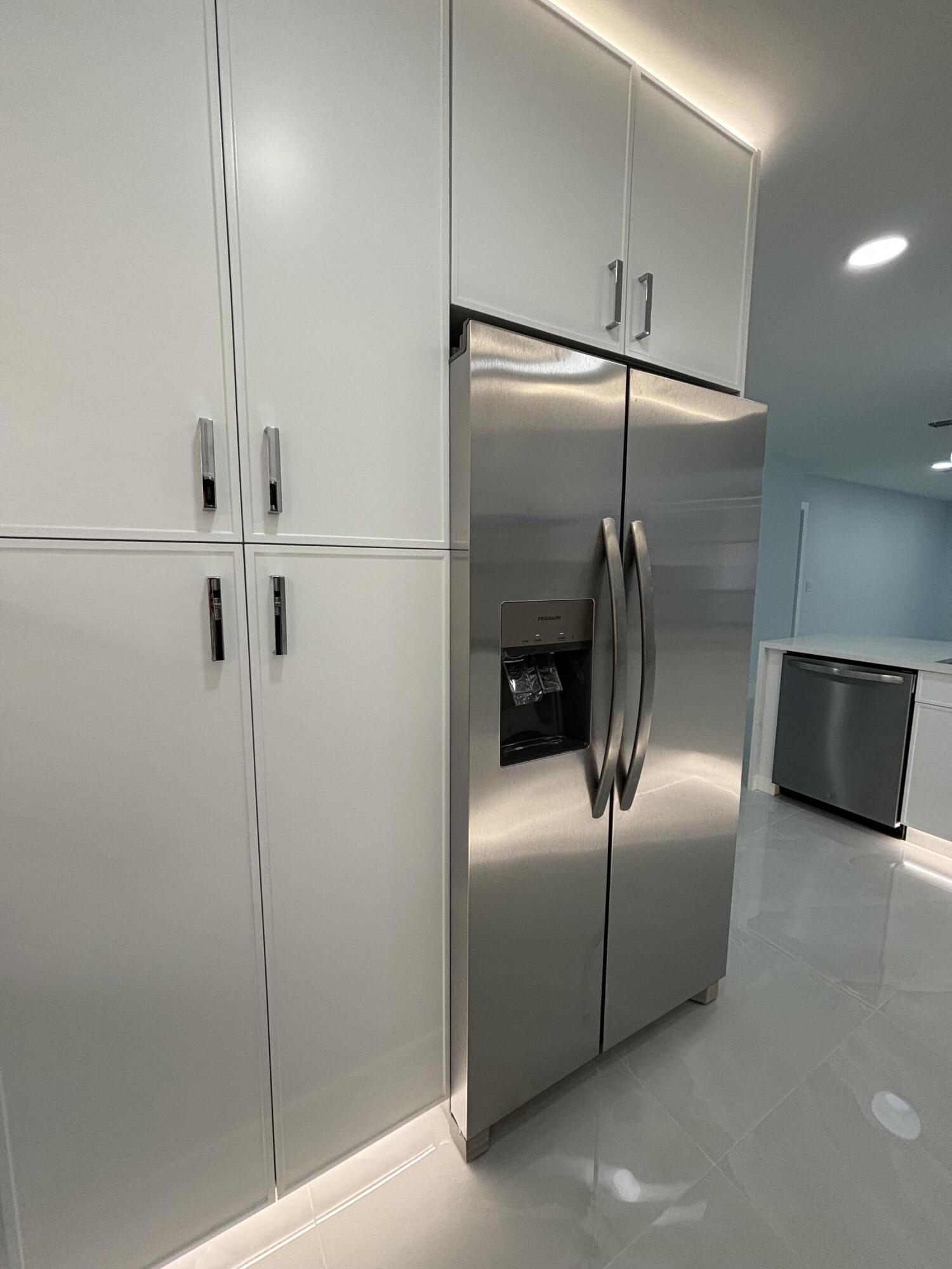 9266 Vista Del Lago, Unit 25H Boca Raton, FL 33428 - Photo 5 of 38 a metallic refrigerator freezer sitting in a kitchen