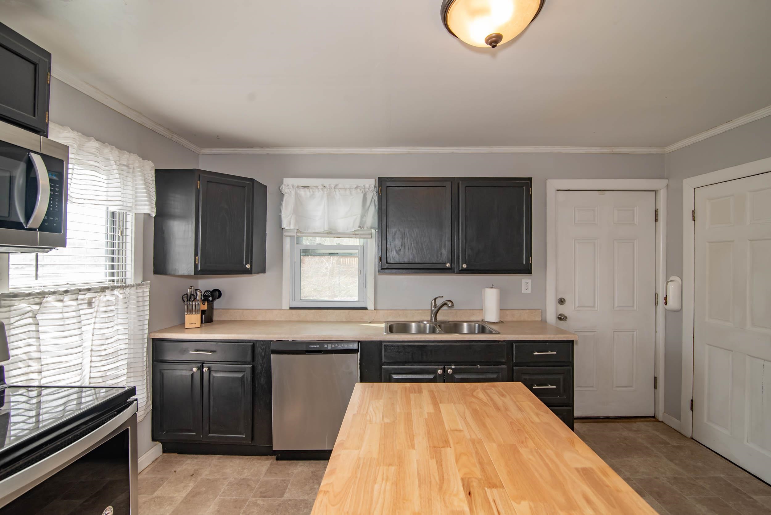1720 Candia Road Manchester, NH 03109 - Photo 8 of 37