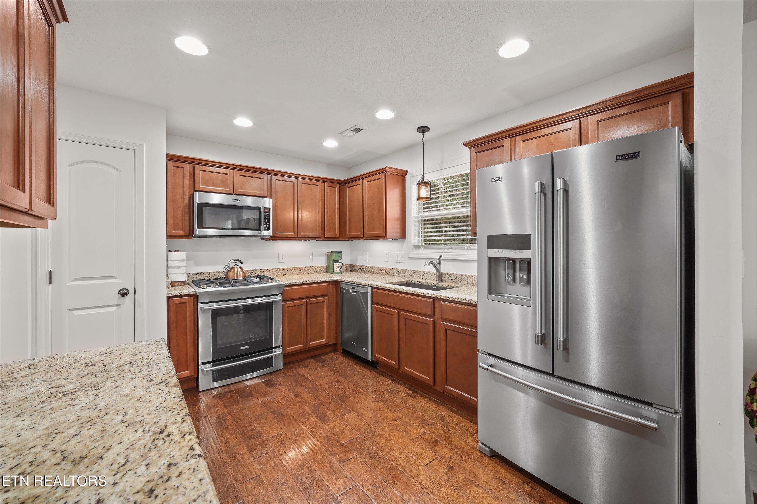 165 Crossroads Boulevard Oak Ridge, TN 37830 - Photo 11 of 39 Amazing Kitchen