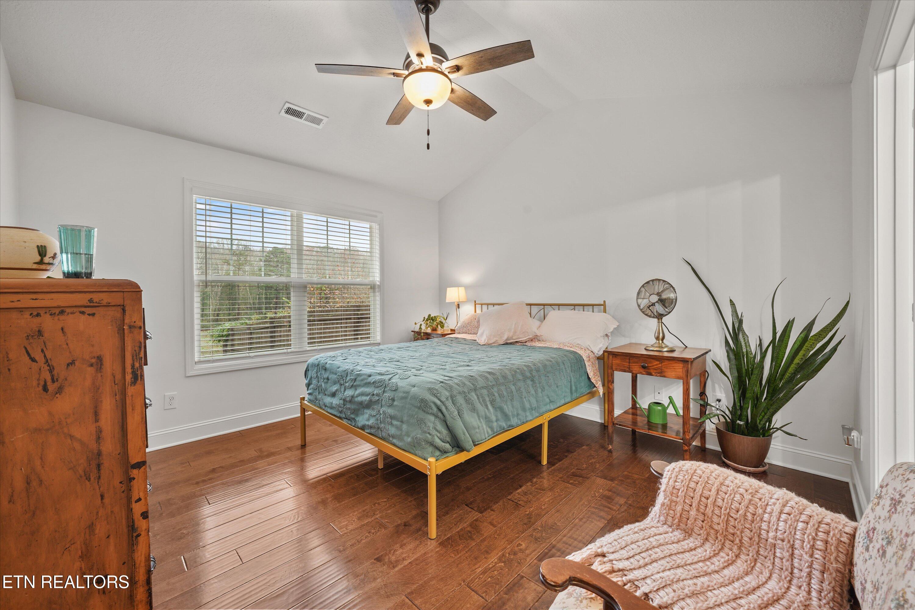 165 Crossroads Boulevard Oak Ridge, TN 37830 - Photo 19 of 39 Primary Bedroom