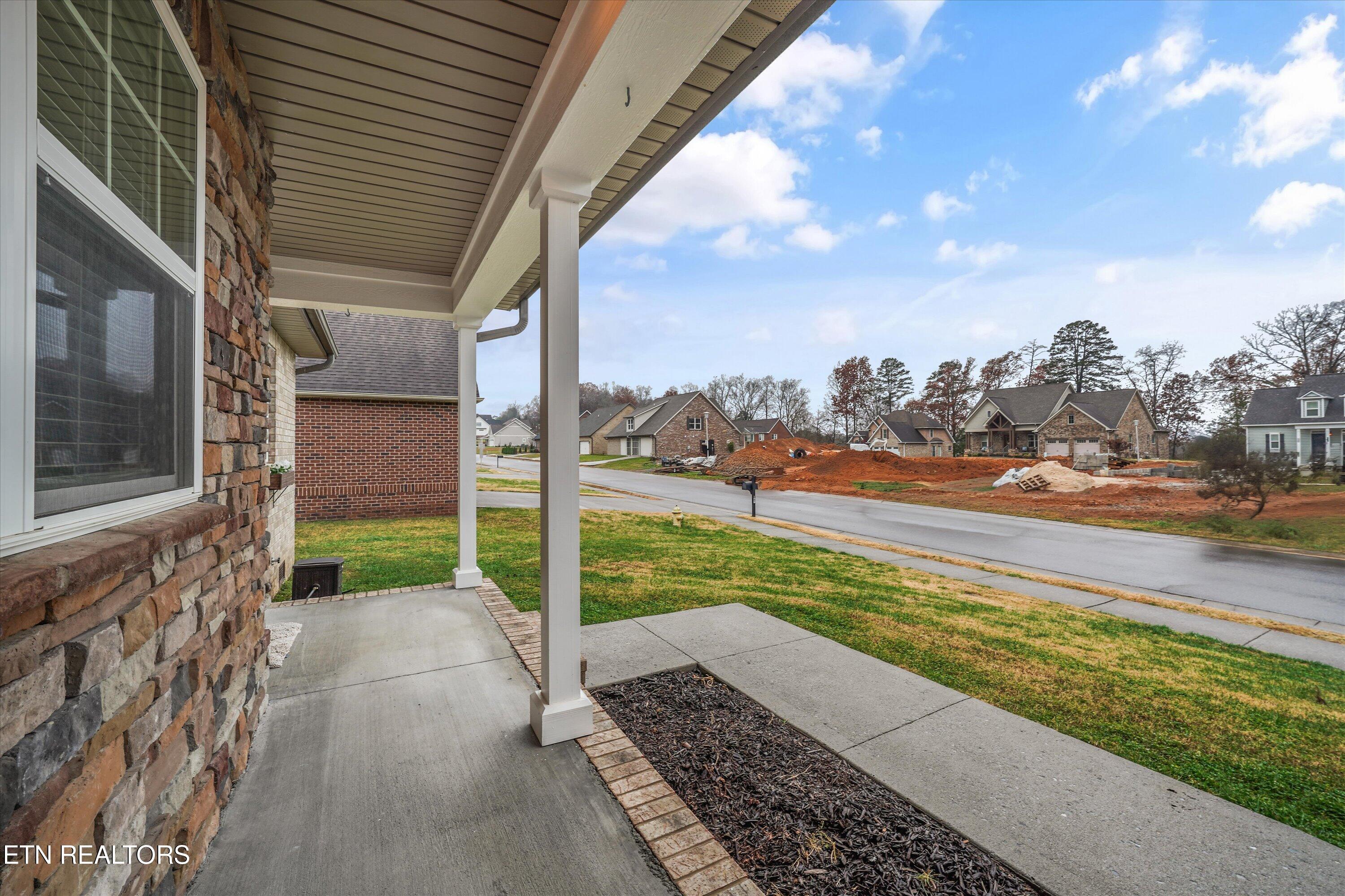 165 Crossroads Boulevard Oak Ridge, TN 37830 - Photo 2 of 39 Inviting Front Porch