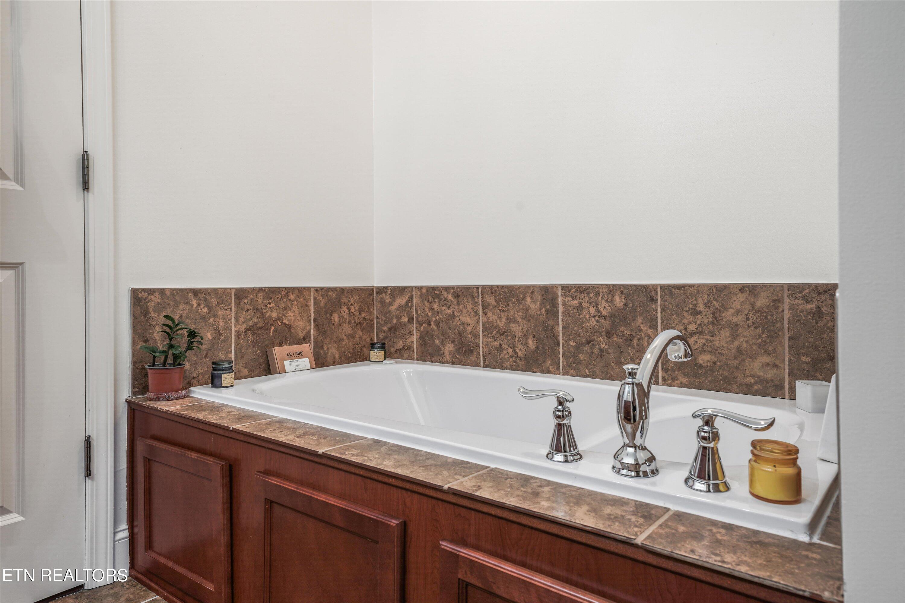 165 Crossroads Boulevard Oak Ridge, TN 37830 - Photo 22 of 39 Soaker Tub with Tile Surround