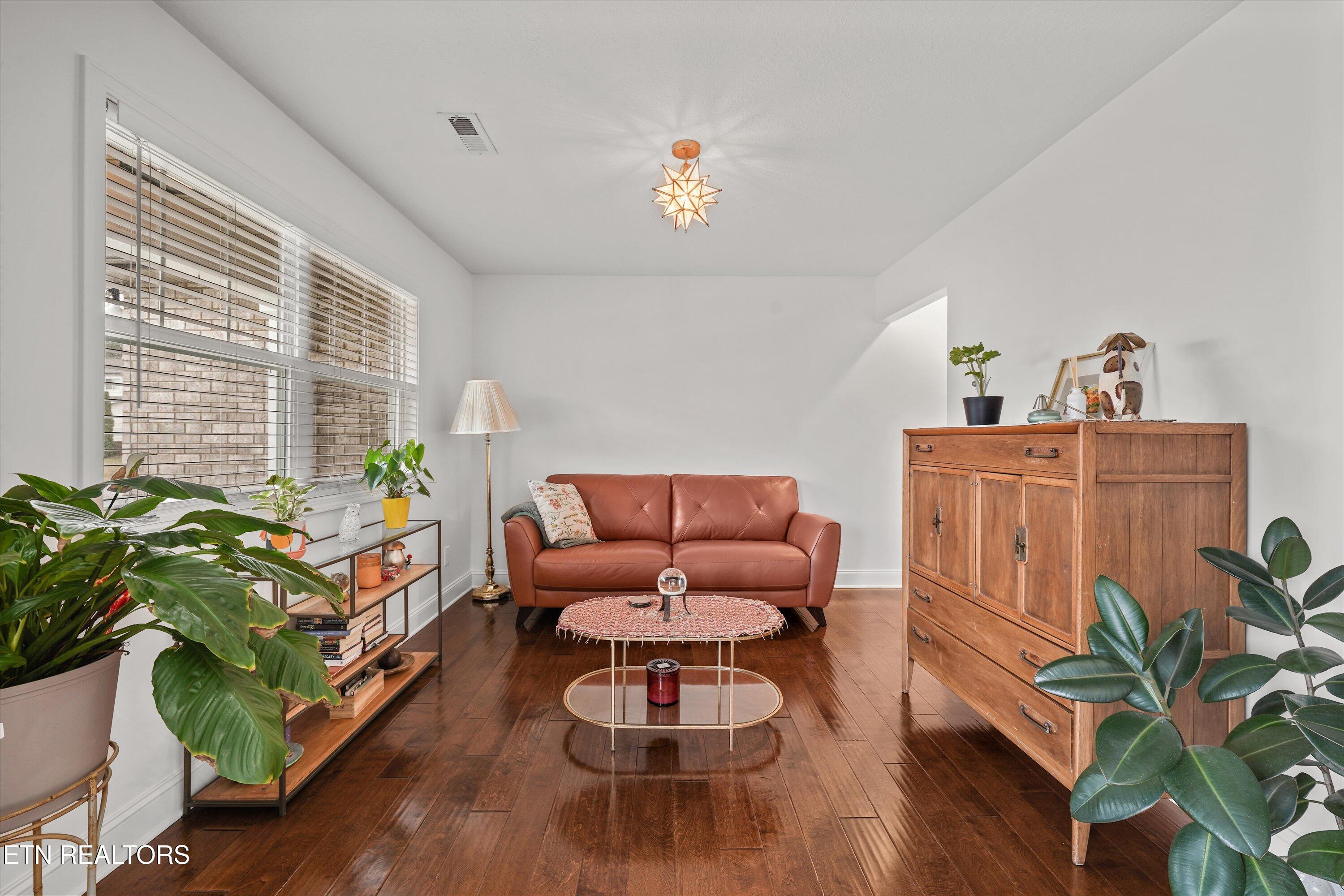 165 Crossroads Boulevard Oak Ridge, TN 37830 - Photo 4 of 39 Formal DR or Office