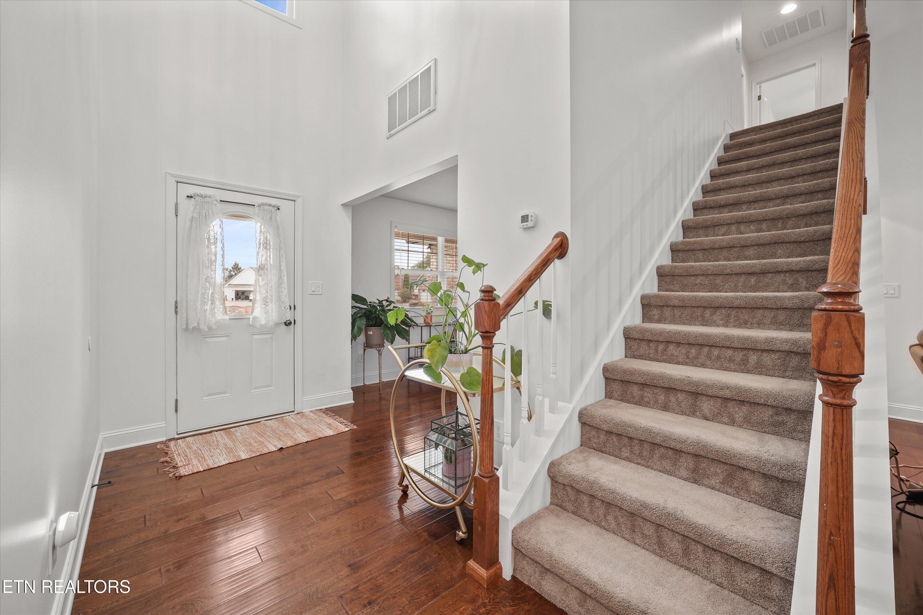 165 Crossroads Boulevard Oak Ridge, TN 37830 - Photo 6 of 39 2-Story Foyer