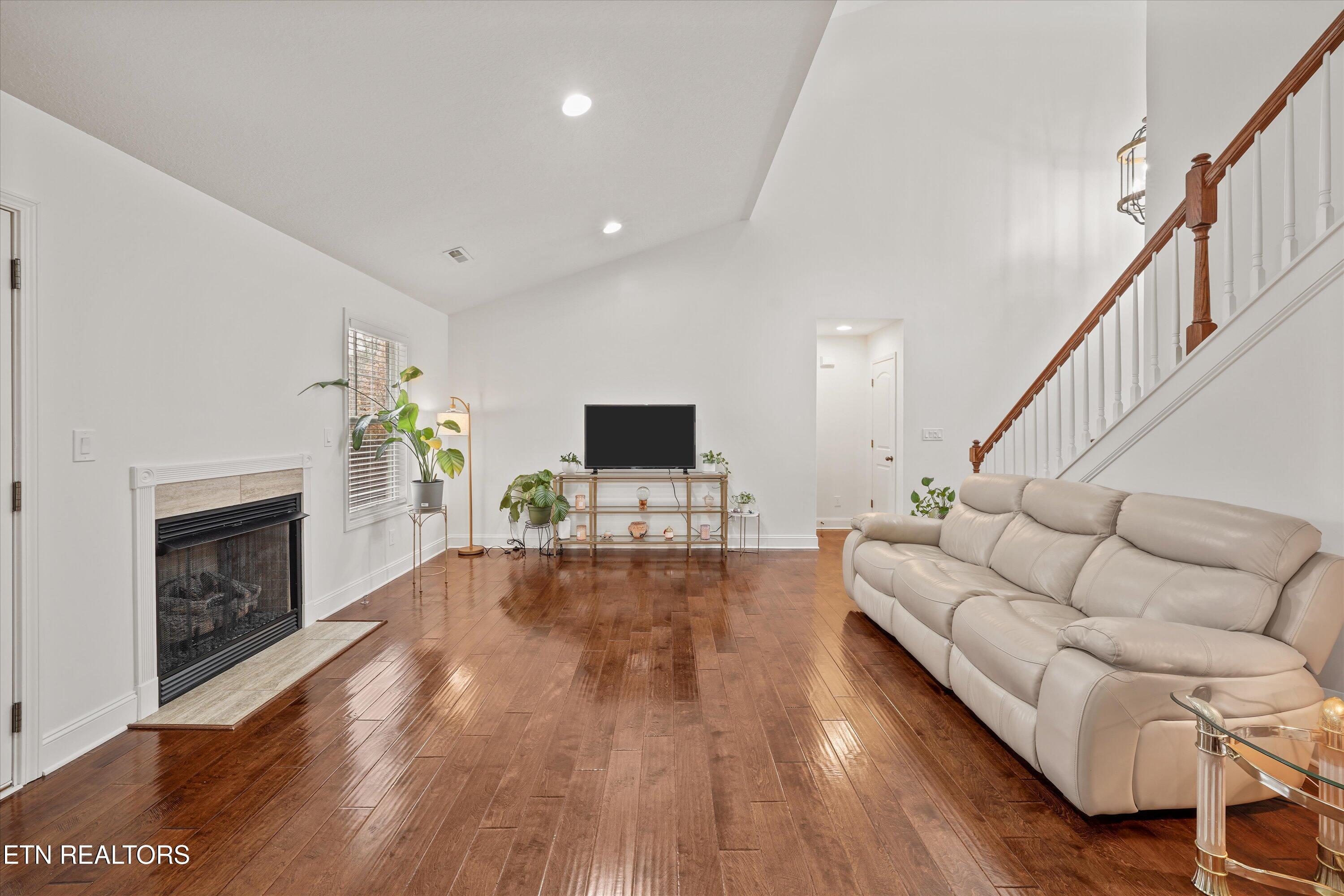 165 Crossroads Boulevard Oak Ridge, TN 37830 - Photo 9 of 39 Family Room