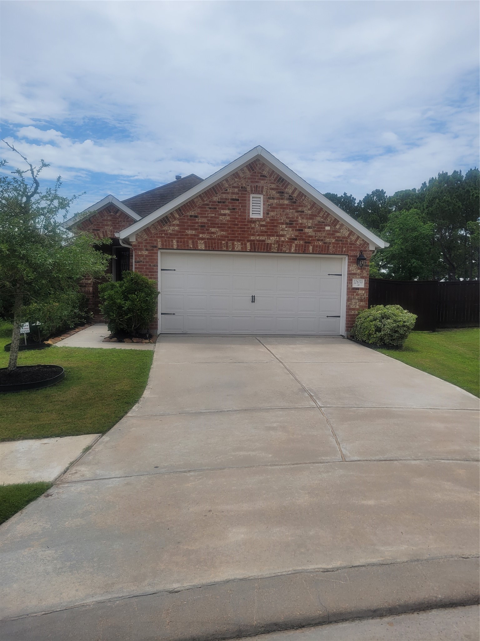 10659 Dolce Lane Rosharon, TX 77583 - Photo 2 of 32