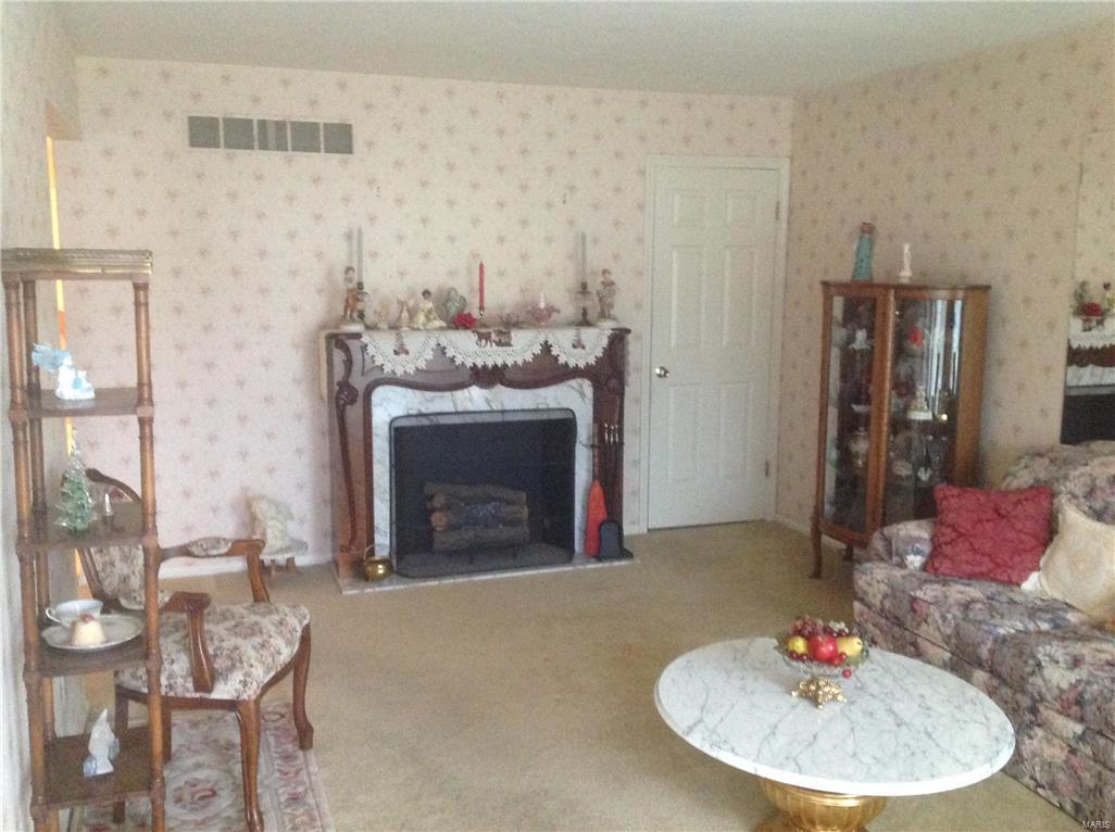 559 Spring Glen Drive Ballwin, MO 63021 - Photo 3 of 20 Gallery Image 3