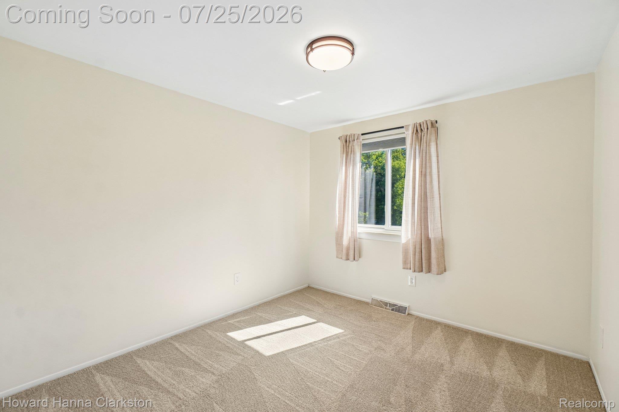 950 Beardon Road Lake Orion, MI 48362 - Photo 19 of 40 Upper level bedroom 3.