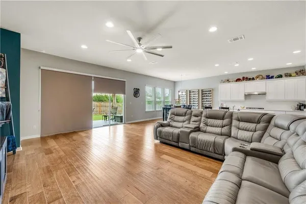 $2,600 | 305 Wagon Spoke Way, Liberty Hill, TX 78642