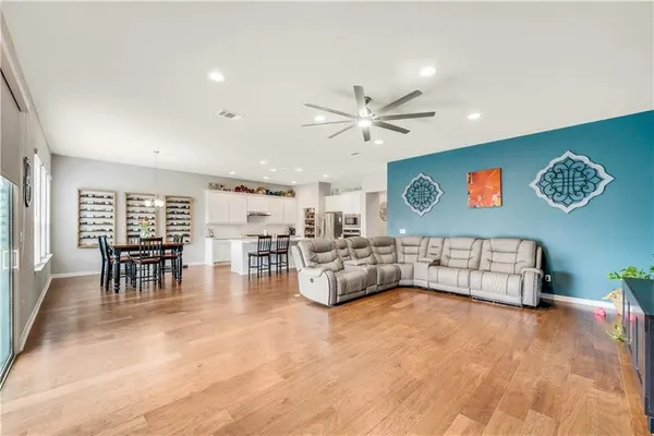 $2,600 | 305 Wagon Spoke Way, Liberty Hill, TX 78642