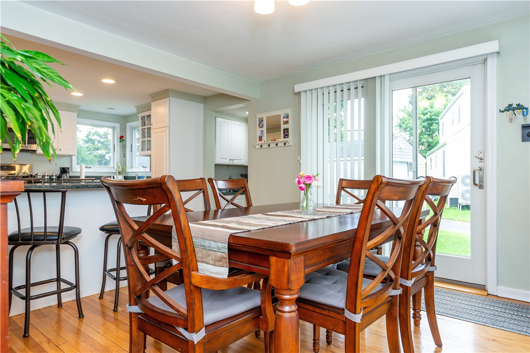 17 King Road Middletown, RI 02842 - Photo 13 of 46