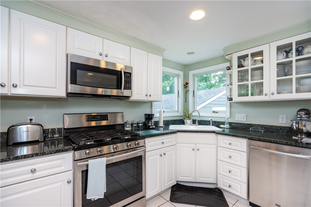 17 King Road Middletown, RI 02842 - Photo 16 of 46