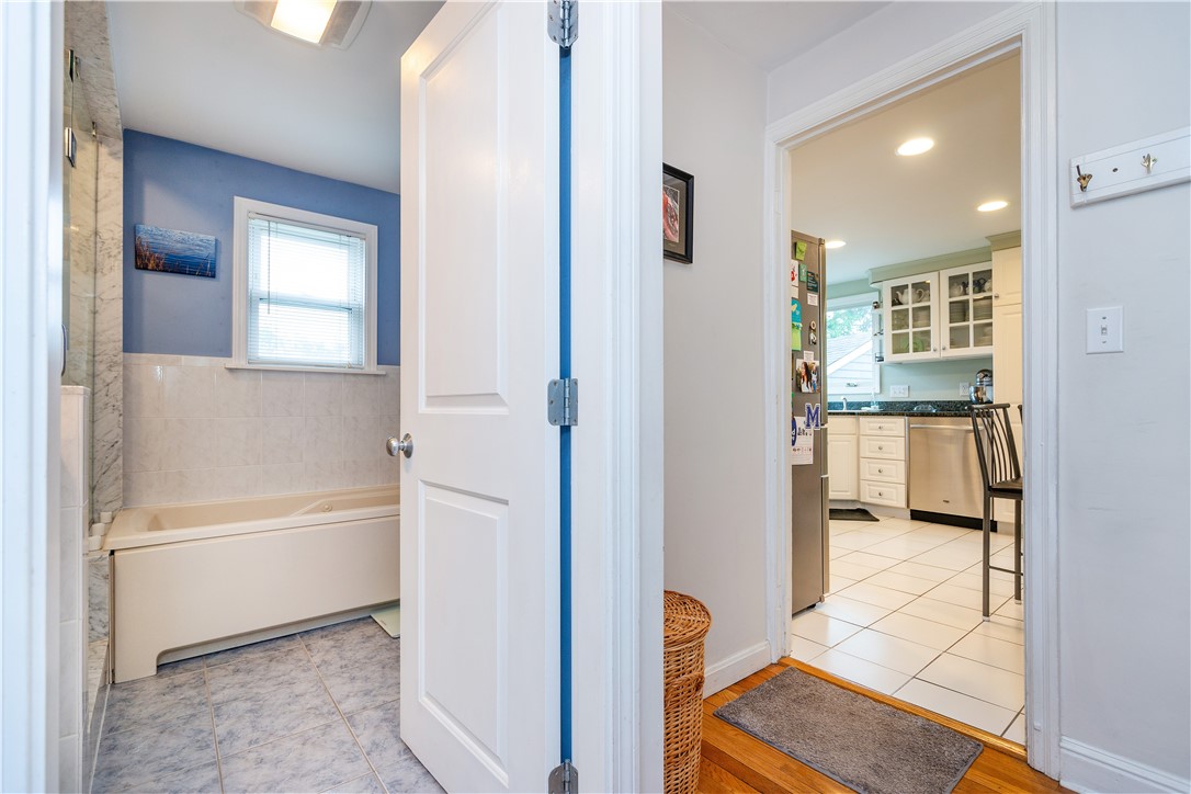 17 King Road Middletown, RI 02842 - Photo 20 of 46