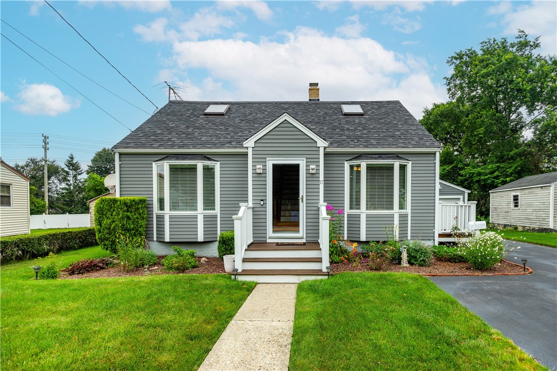 17 King Road Middletown, RI 02842 - Photo 2 of 46