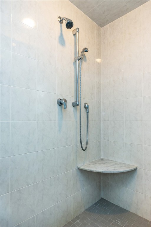 17 King Road Middletown, RI 02842 - Photo 23 of 46