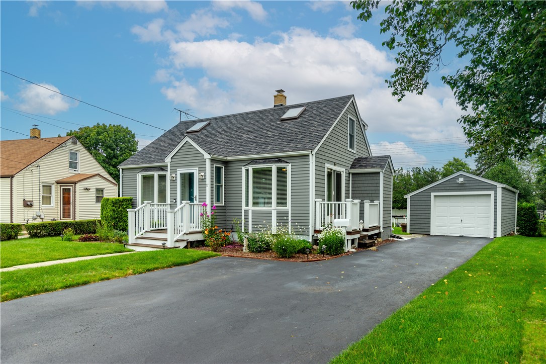 17 King Road Middletown, RI 02842 - Photo 3 of 46