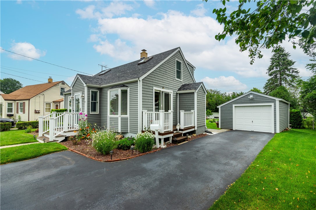 17 King Road Middletown, RI 02842 - Photo 4 of 46