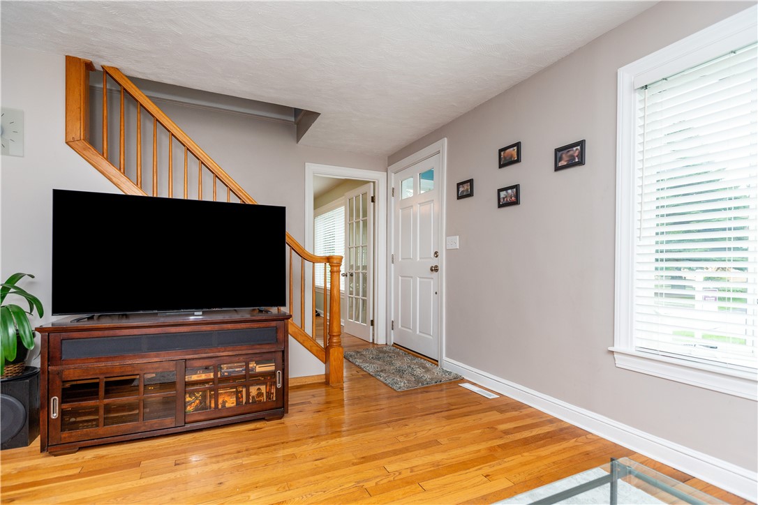 17 King Road Middletown, RI 02842 - Photo 7 of 46