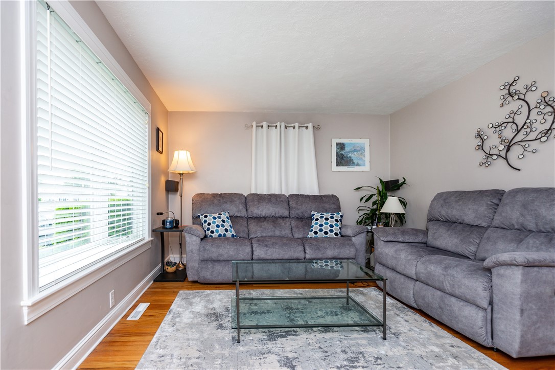 17 King Road Middletown, RI 02842 - Photo 8 of 46