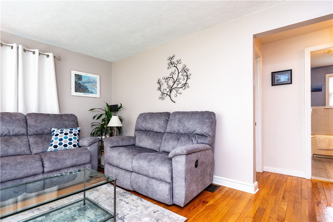 17 King Road Middletown, RI 02842 - Photo 9 of 46