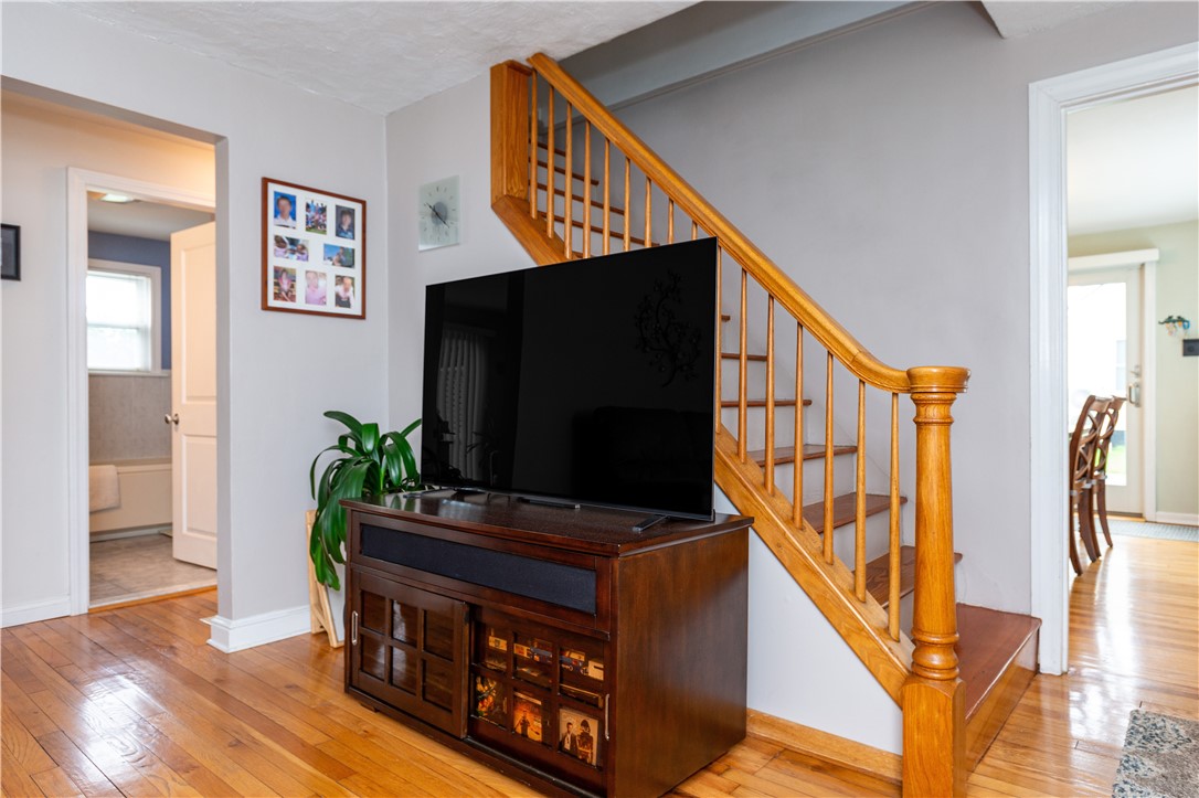 17 King Road Middletown, RI 02842 - Photo 10 of 46