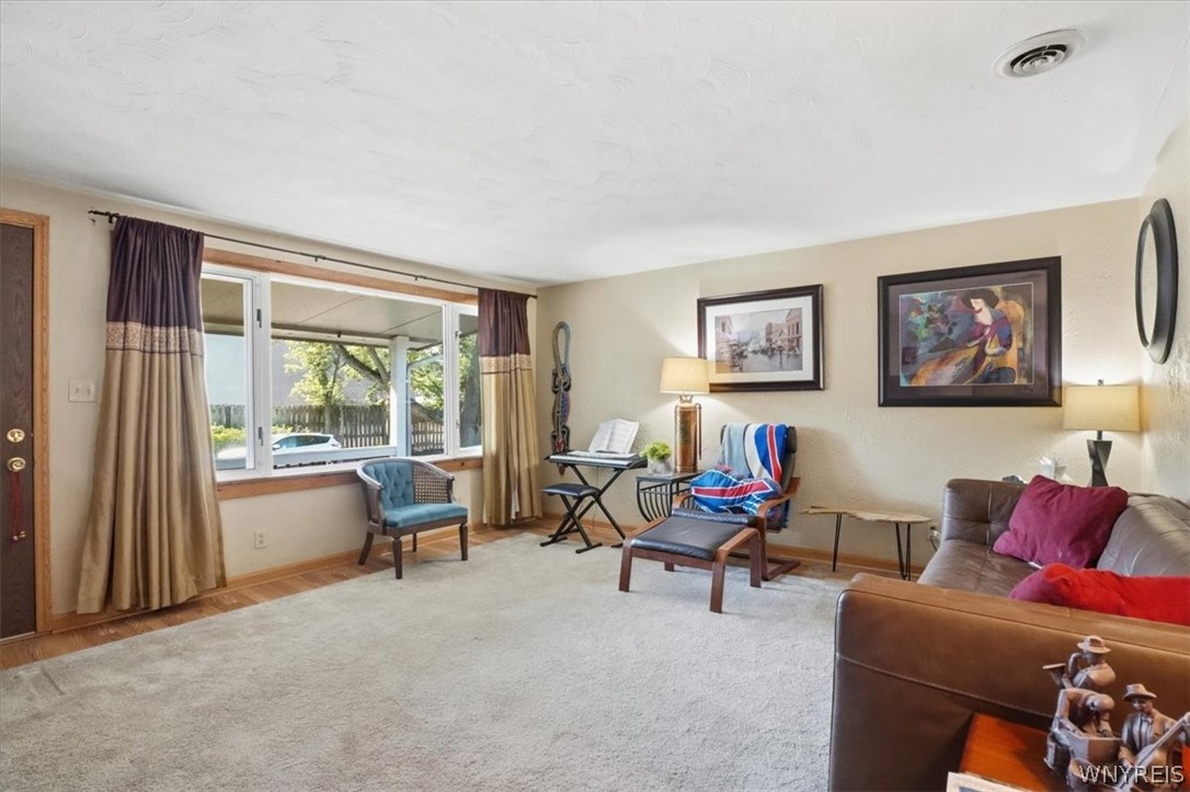 56 Brunswick Road Lancaster, NY 14043 - Photo 6 of 38 Gallery Image 6