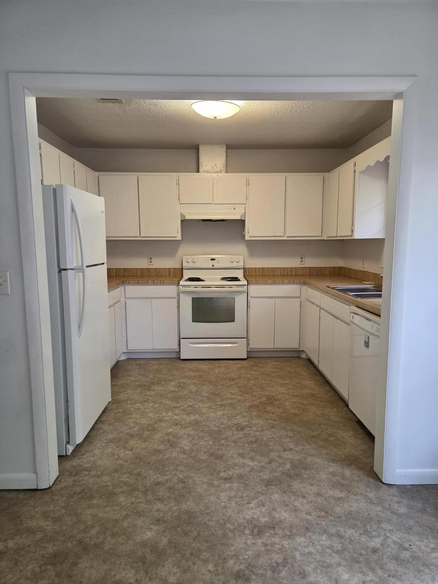 170 Ridge Lake Road Crestview, FL 32536 - Photo 4 of 12 20260408_134748