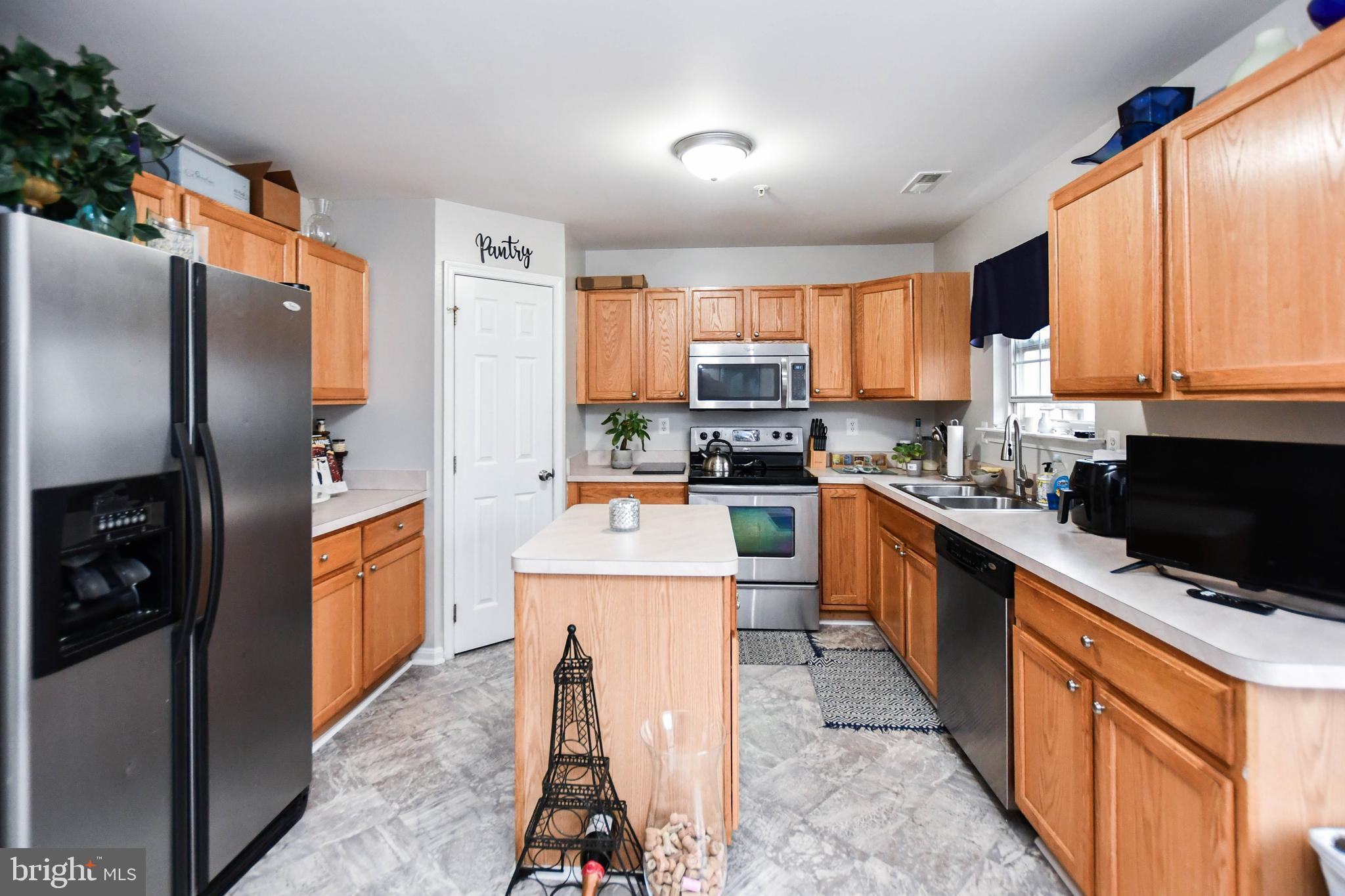 5534 Rockfish Way Clinton, MD 20735 - Photo 17 of 49 a kitchen with stainless steel appliances a refrigerator stove microwave and sink