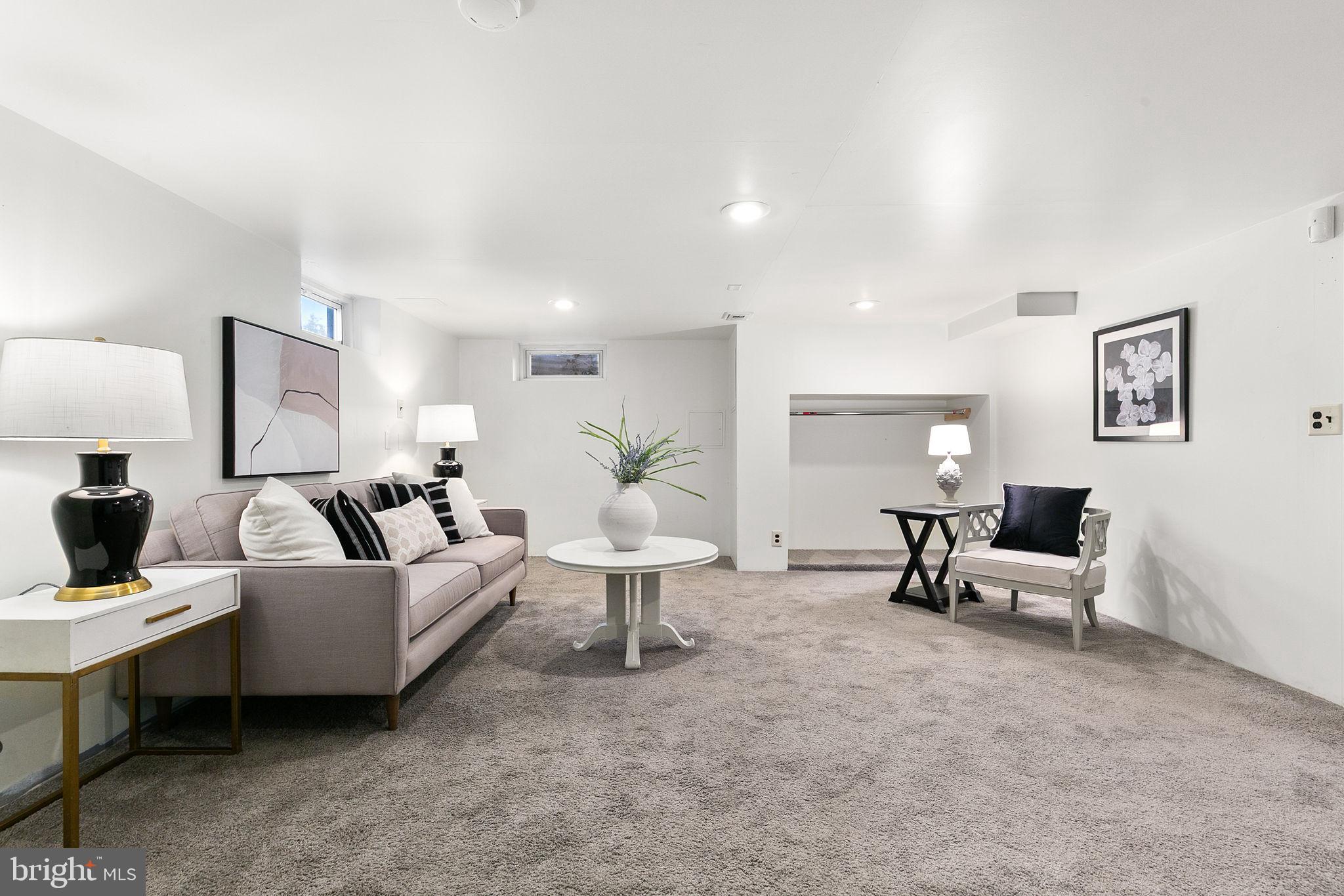 1860 Loch Shiel Road Towson, MD 21286 - Photo 45 of 58 a living room with furniture and a lamp