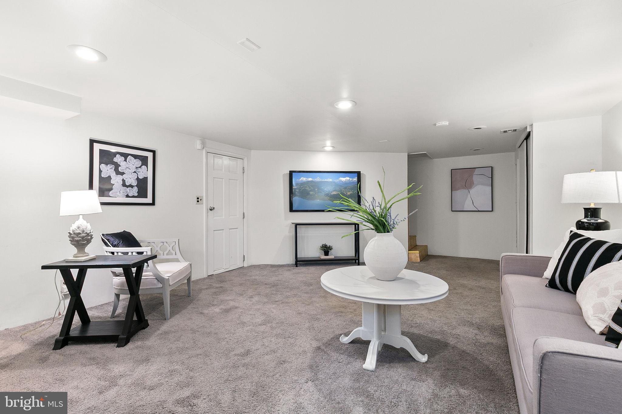 1860 Loch Shiel Road Towson, MD 21286 - Photo 48 of 58 a living room with furniture and a a mirror