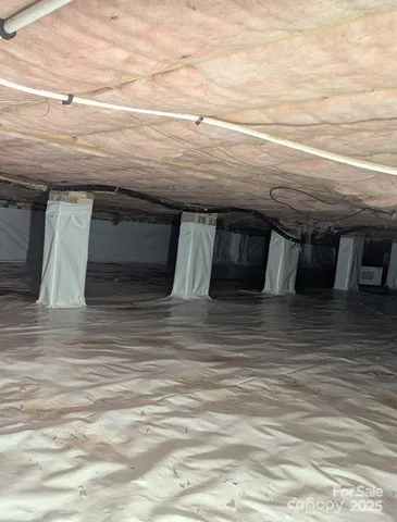 a view of livingroom with kitchen