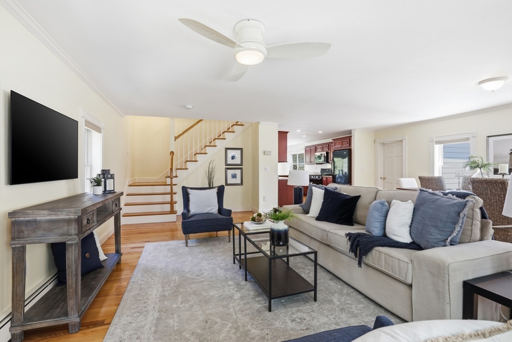 49 Pleasant Street Manchester, MA 01944 - Photo 7 of 34