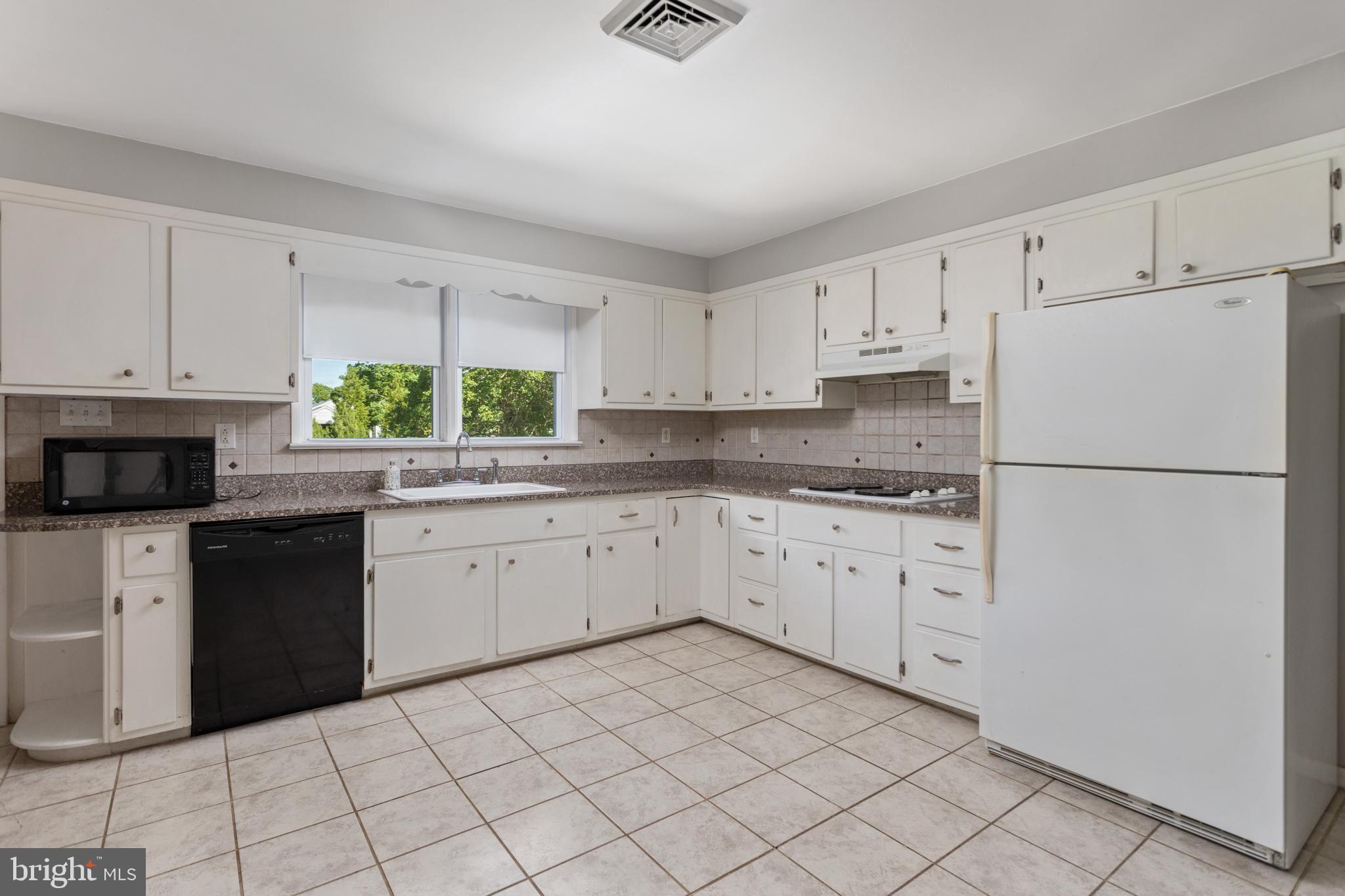 355 Eayrestown Road Southampton, NJ 08088 - Photo 16 of 40