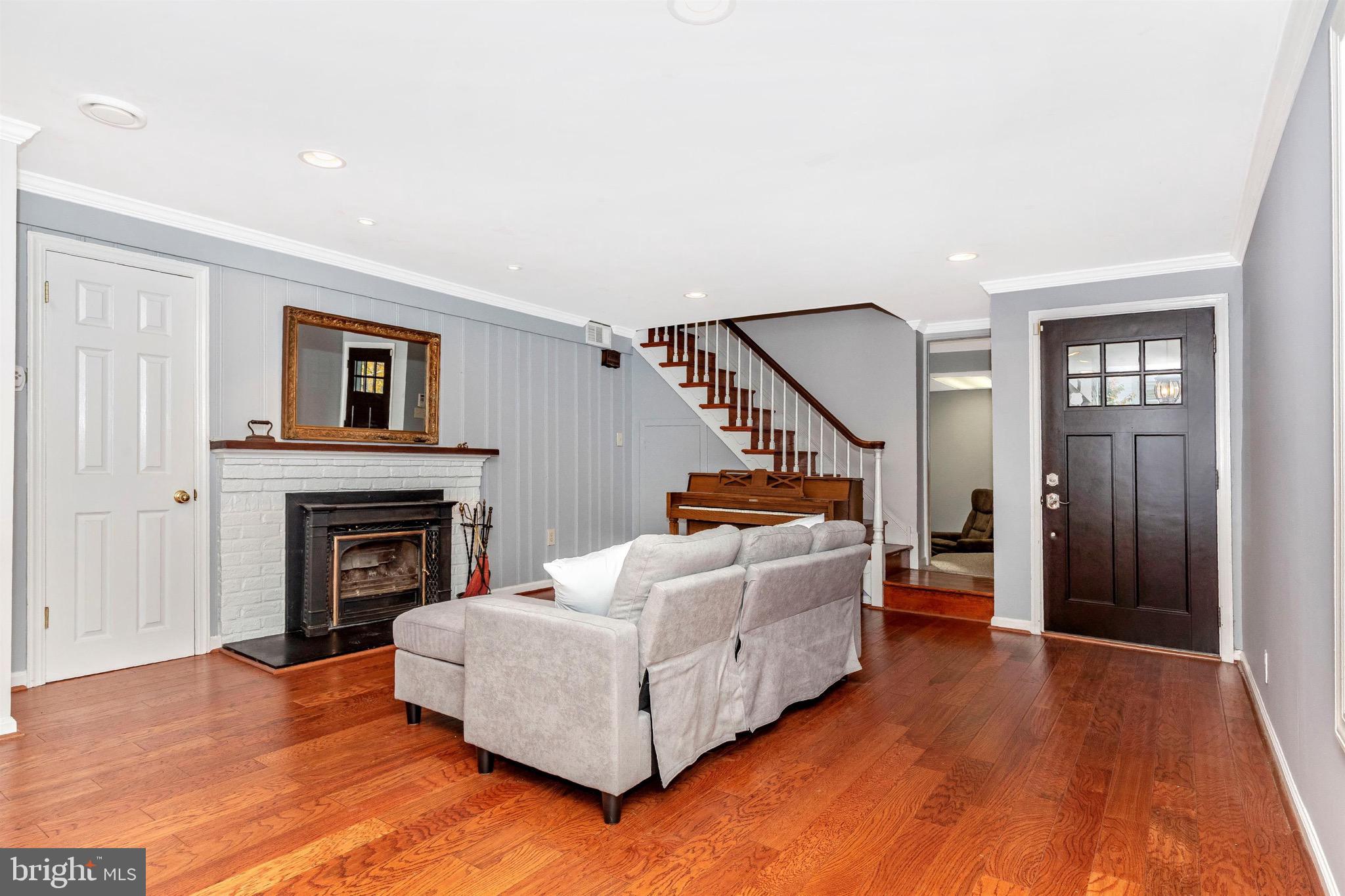 307 Harbison Road Wayne, PA 19087 - Photo 3 of 43