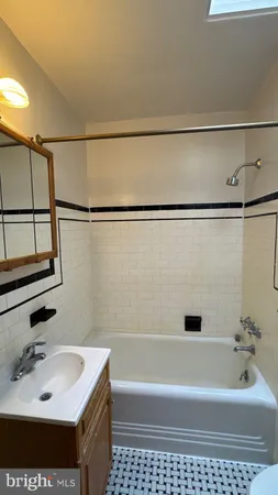 $995 | 8 Nunnery Lane, Unit 2, Catonsville, MD 21228