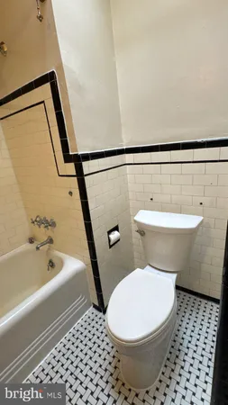 $995 | 8 Nunnery Lane, Unit 2, Catonsville, MD 21228