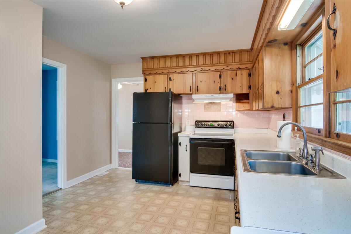 3519 Lawson Road Aiken, SC 29801 - Photo 5 of 19 kitchen