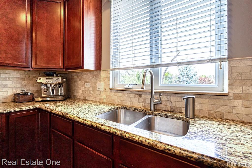 3738 Hogan Circle Rochester Hills, MI 48307 - Photo 11 of 40