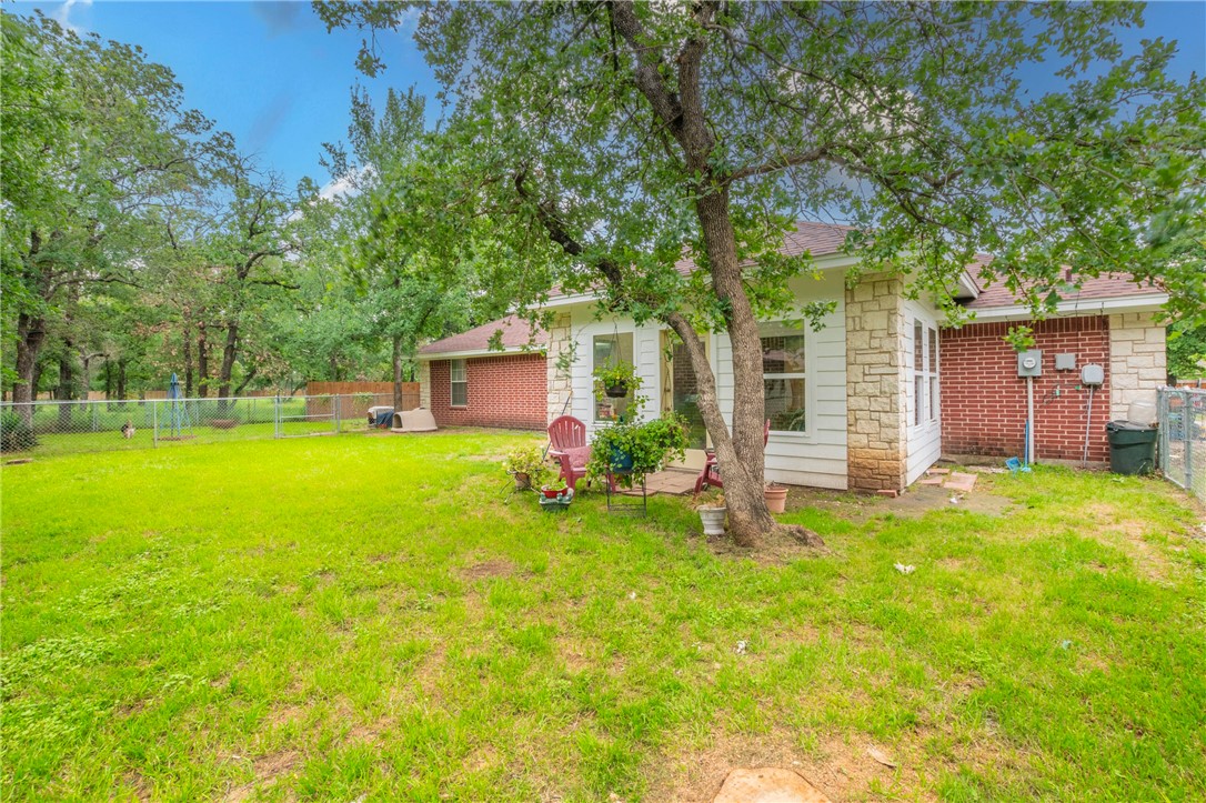 1203 Ave B Waco, TX 76705 - Photo 30 of 32 a front view of house with yard and green space