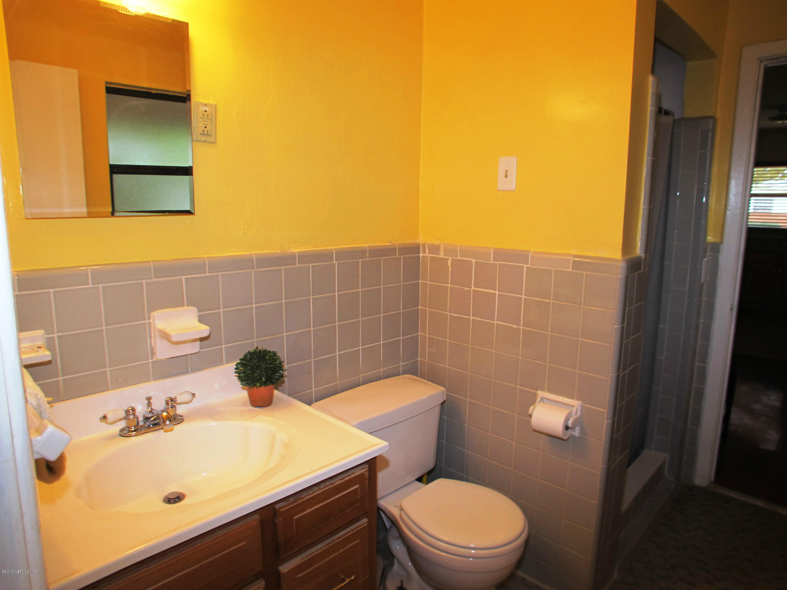 3827 Pizarro Road Jacksonville, FL 32217 - Photo 13 of 22 Master Bathroom